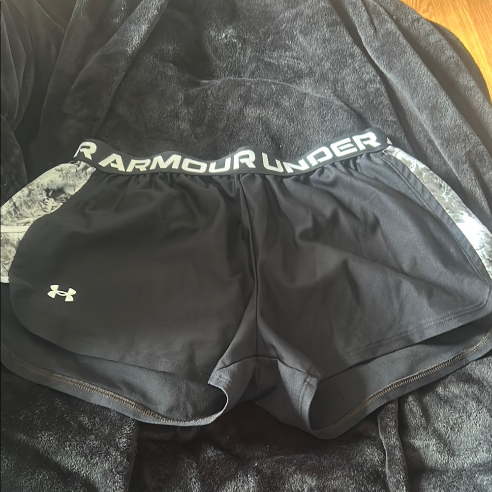 Under Armour Black Athletic Shorts Lightweight Elastic Waist